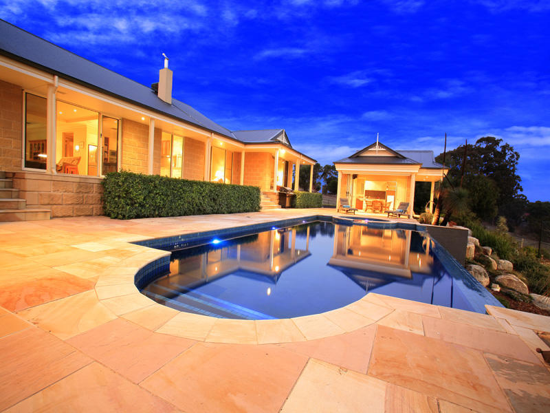 43 Latrobe Road, Yarrambat, Vic 3091 Property Details