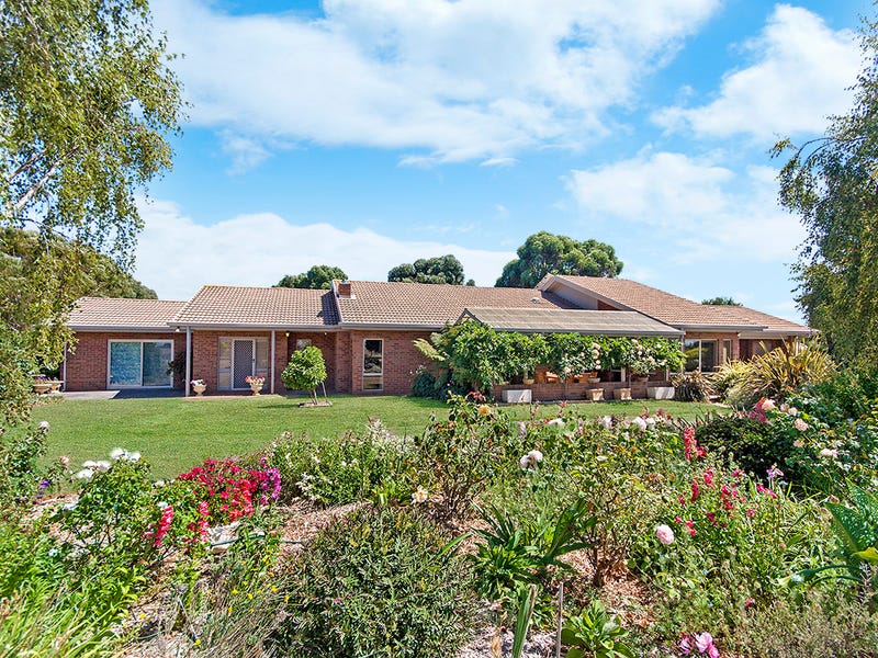 135 Robsons Road, Hamilton, Vic 3300 Property Details