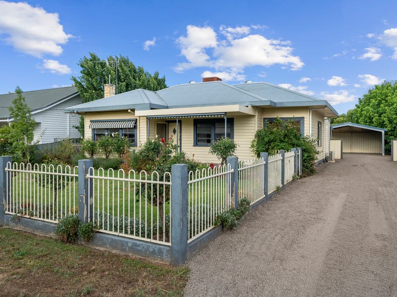 17 Charles Street, Benalla, Vic 3672 House for Sale