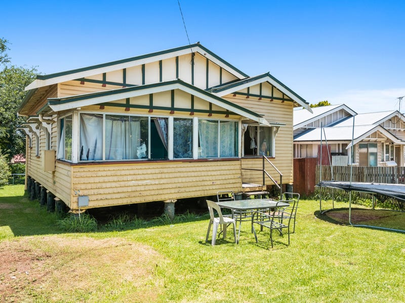 16 Lochel Street Mount Lofty Qld 4350 Property Details