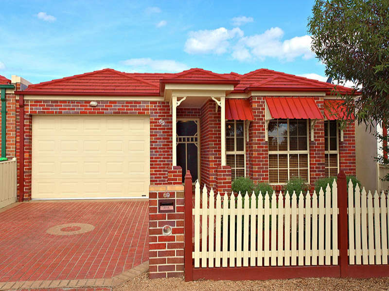 69 Bloomsbury Drive, Taylors Hill, VIC 3037
