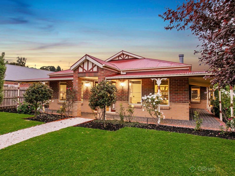 2 Sorrento Avenue, Berwick, VIC 3806
