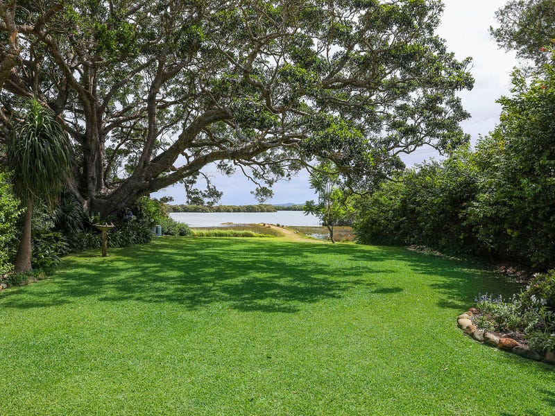 5 Marine Court, Jacobs Well, QLD 4208