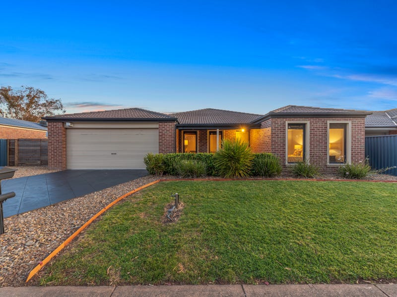 45 The Parkway, Pakenham, Vic 3810 Property Details