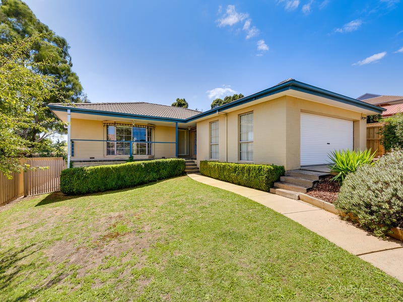 10 Lodge Crescent, Berwick, Vic 3806 Property Details