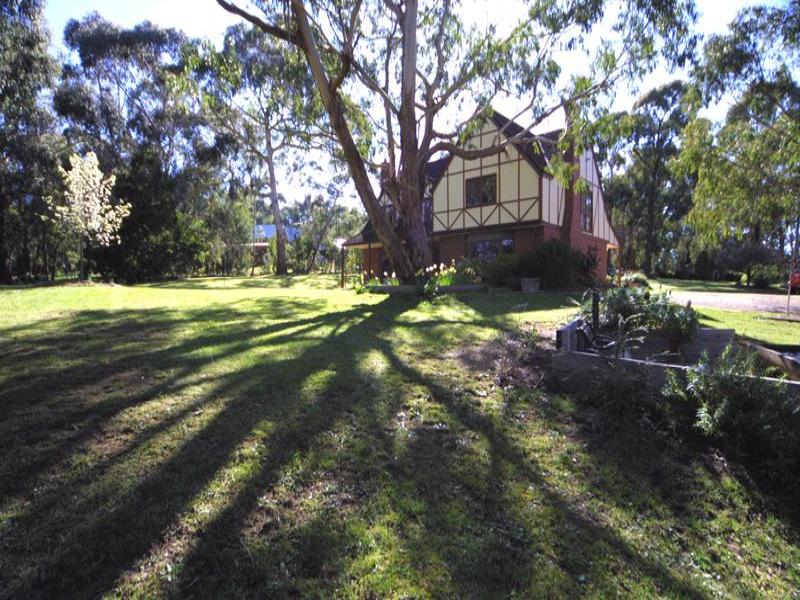 1 Normanby Avenue, Mount Macedon, Vic 3441