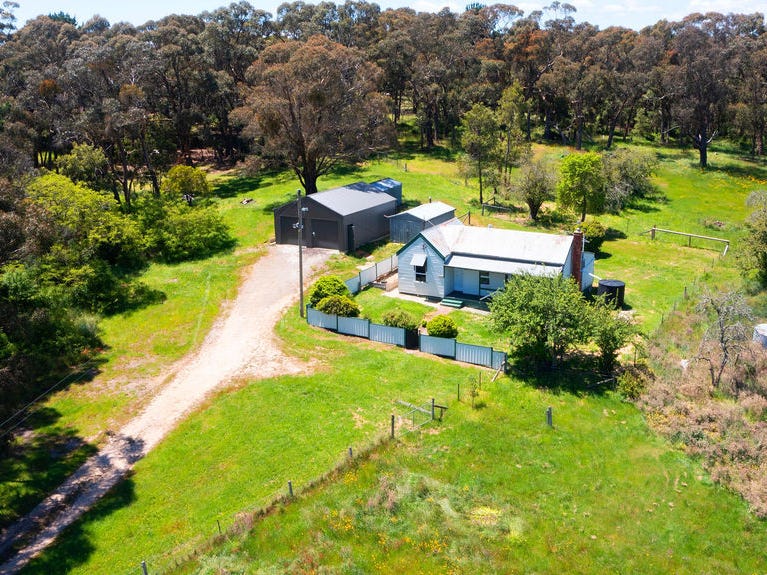 8 Station Street, Scarsdale, Vic 3351 Property Details