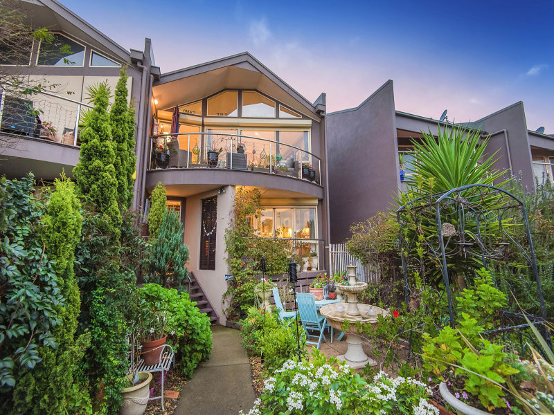 9/1 Nepean Highway, Seaford, Vic 3198 Property Details