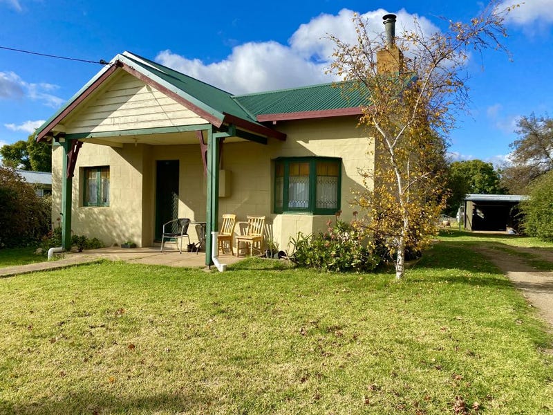 16 Back Creek Road, Young, NSW 2594