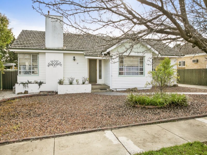 13 Theodore Street, Flora Hill, Vic 3550