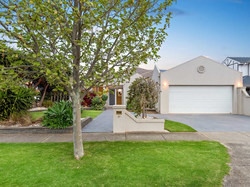 37 Verona Drive, Taylors Lakes, Vic 3038 Property Details