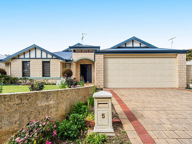 5 Heather Gardens, Halls Head, WA 6210