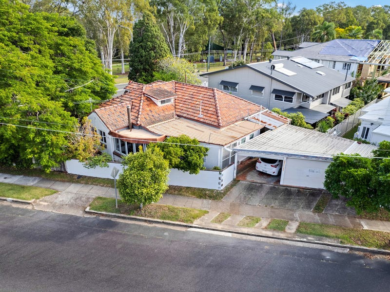 1 Deagon Street, Sandgate, Qld 4017 Property Details