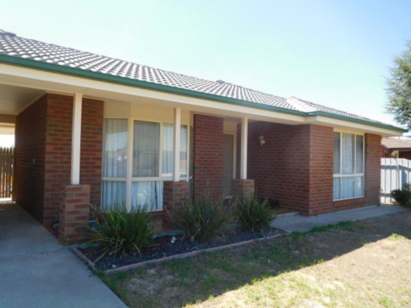 19 De Castella Drive, Horsham, VIC 3400