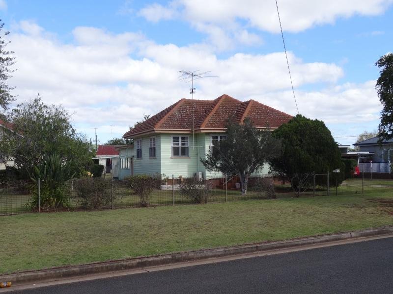 2 Devine Street, Harristown, Qld 4350