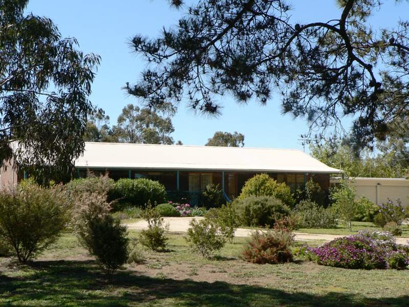 16 Reynolds Grove, Romsey, Vic 3434 Property Details