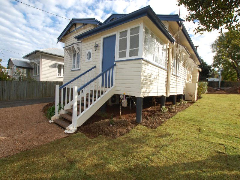 9 Lochel Street Mount Lofty Qld 4350 Realestate Com Au
