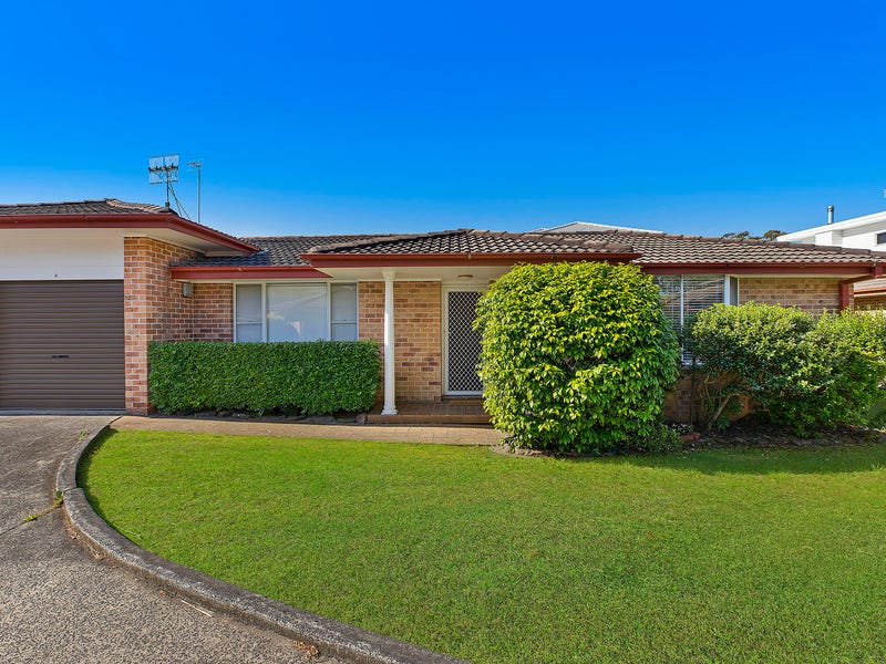 138 Bay Road, Toowoon Bay, NSW 2261