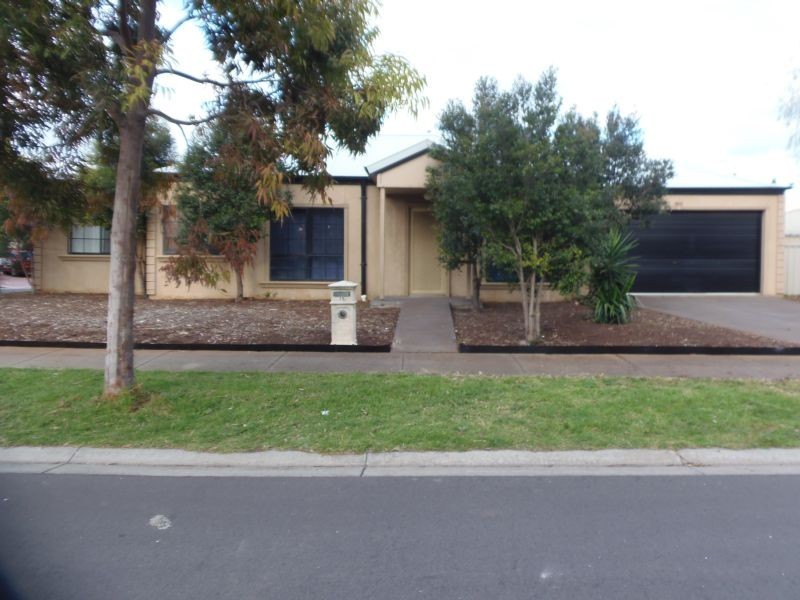 29 Willandra Loop, Caroline Springs, VIC 3023