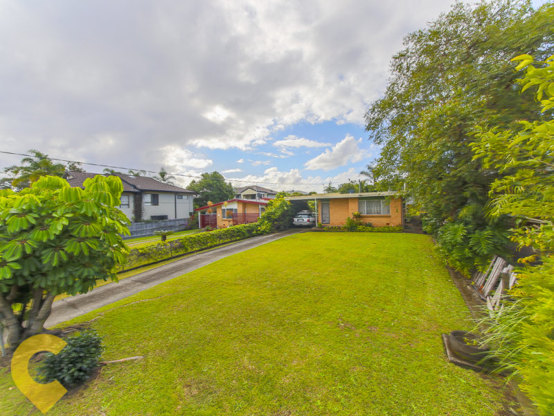 111 Whiting Street, Labrador, QLD 4215