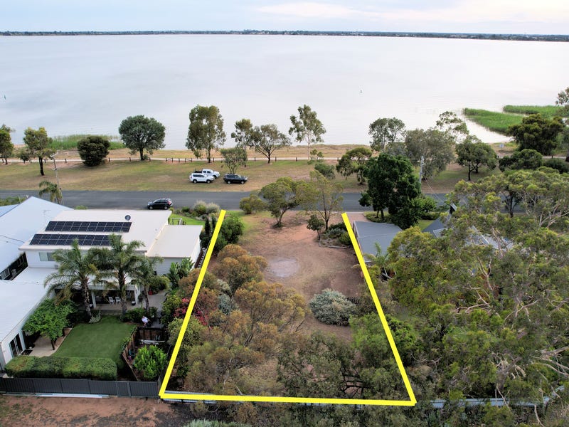 329 Lakeside Drive, Lake Boga, VIC 3584