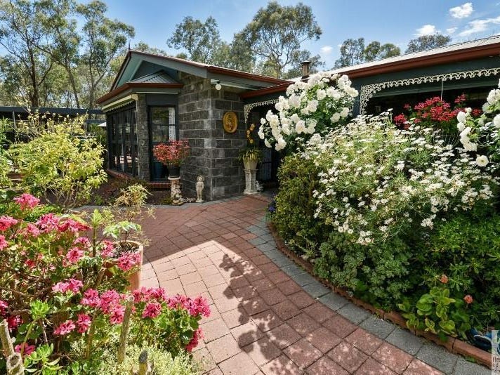 982 Beechworth Chiltern Road, Chiltern, Vic 3683 Property Details