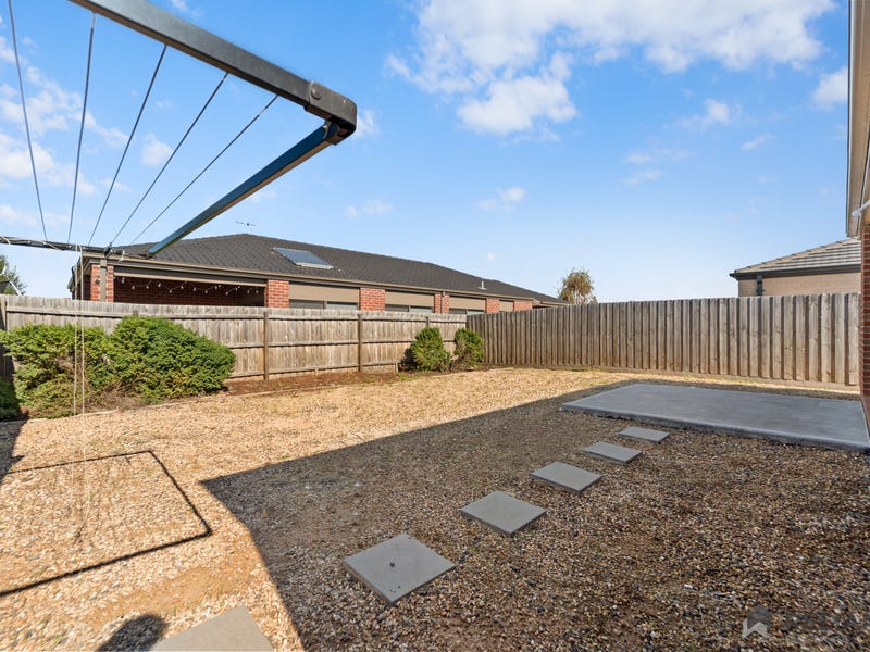 67 Toolern Waters Drive, Weir Views, VIC 3338