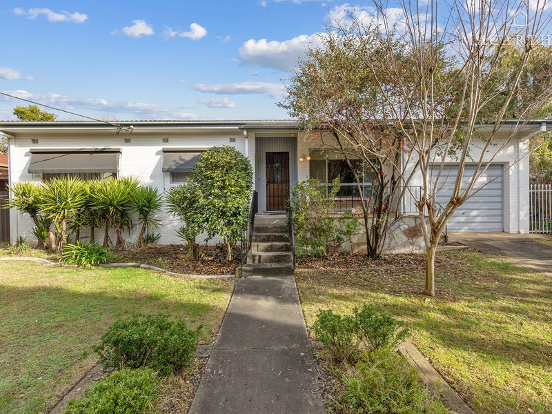 76 Grove Street, Kooringal, NSW 2650 House for Sale