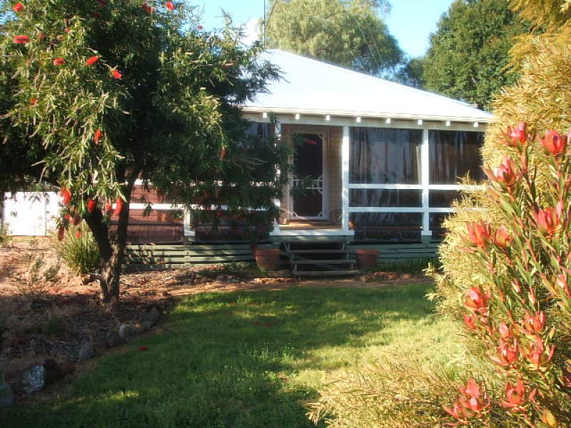 8 Sutton Street, Waroona, WA 6215 Property Details