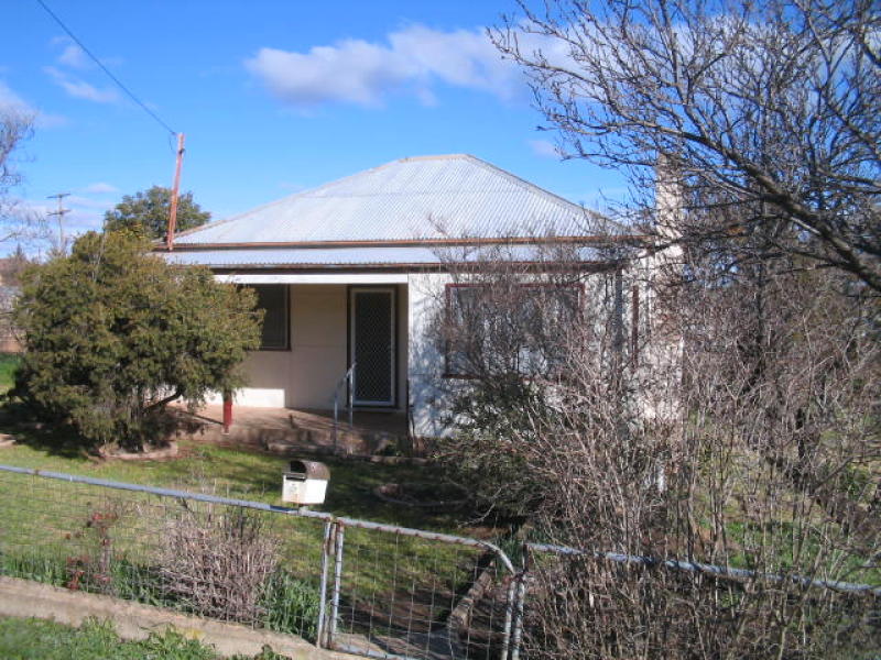 140 EDWARDS STREET, Young, NSW 2594 Property Details