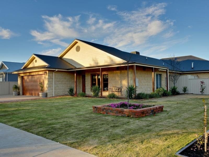 27 Olivers Road, Benalla, VIC 3672