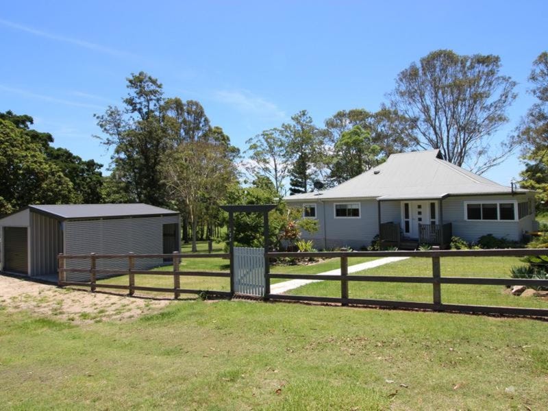 122 Golf Links Road, Woodford Island, NSW 2463