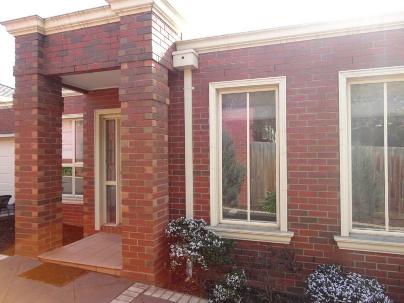 2/8 Milburn Street, Keilor, VIC 3036