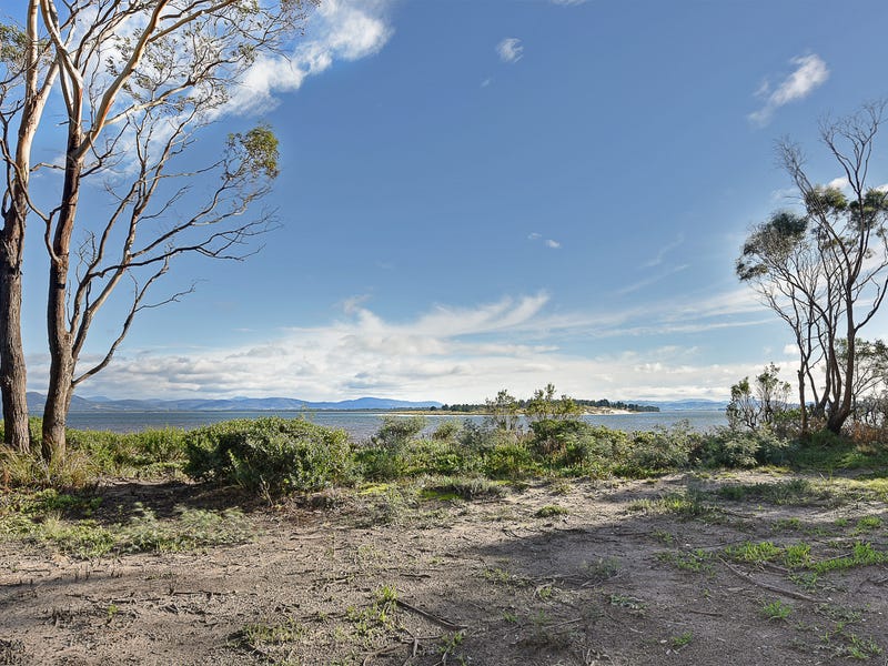 17 First Avenue, Dodges Ferry, TAS 7173