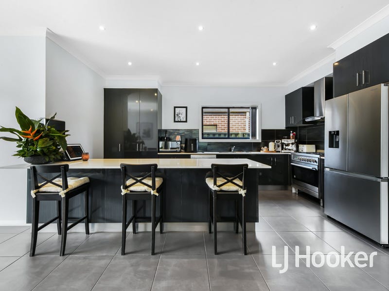 31 cohens way pakenham vic 3810 property details