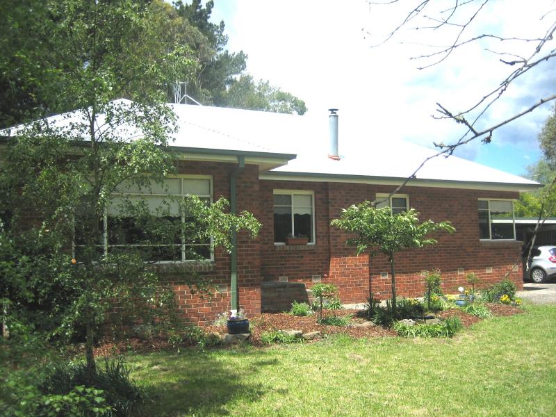 42 Ashbourne Road, Woodend, VIC 3442