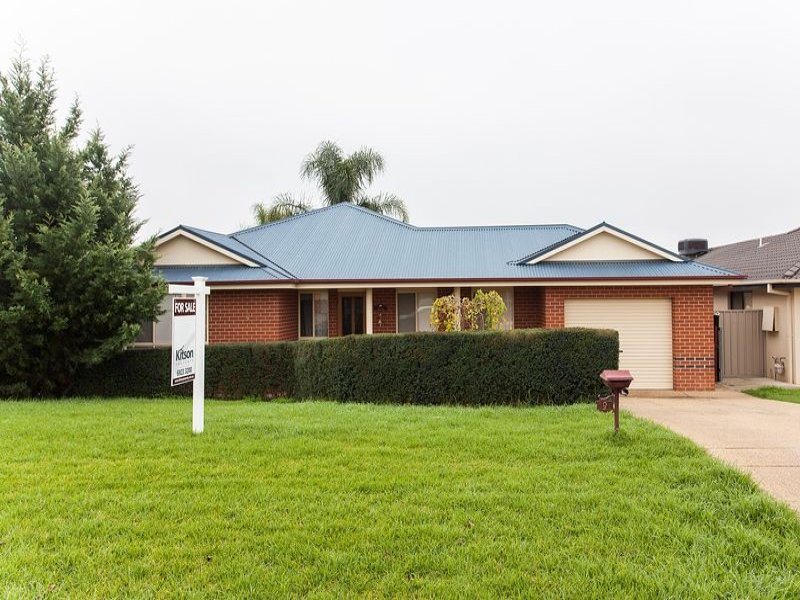 9 Woomera Place, Glenfield Park, NSW 2650