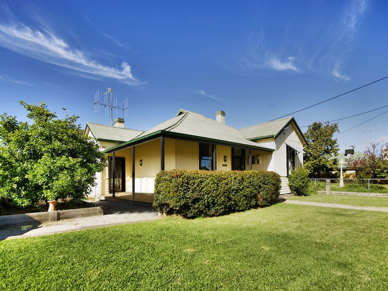 82 Junction Street, Deniliquin, NSW 2710