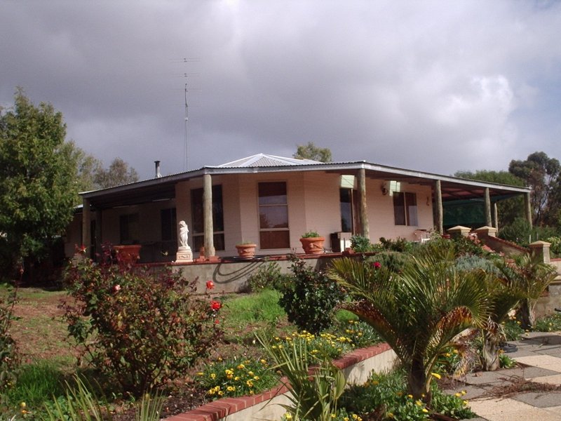 111 Woodley Farm Drive, Northam, WA 6401