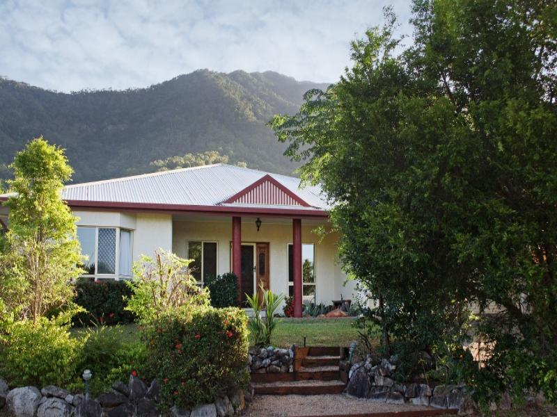 1 Woollybutt Street, Redlynch, Qld 4870 Property Details