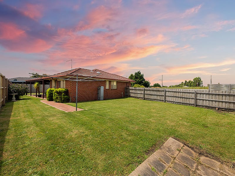 22 Place, Cranbourne, Vic 3977 Property Details