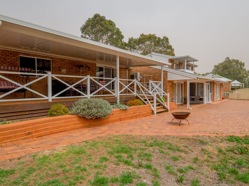 8 Pine Knoll Drive, Dubbo, NSW 2830