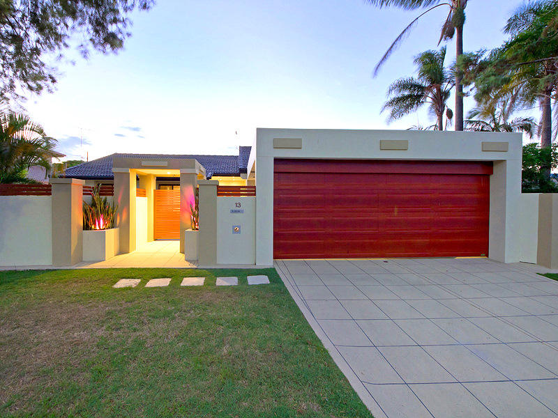 13 Maureen Court, Broadbeach Waters, QLD 4218