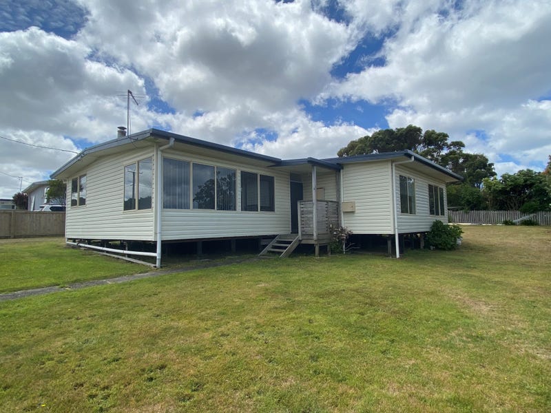 14 Blackwood Street, Grassy, Tas 7256 House for Sale