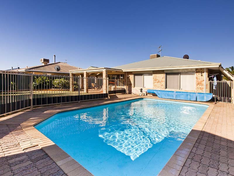 16 Moreton Cresent, Warnbro, WA 6169 Property Details