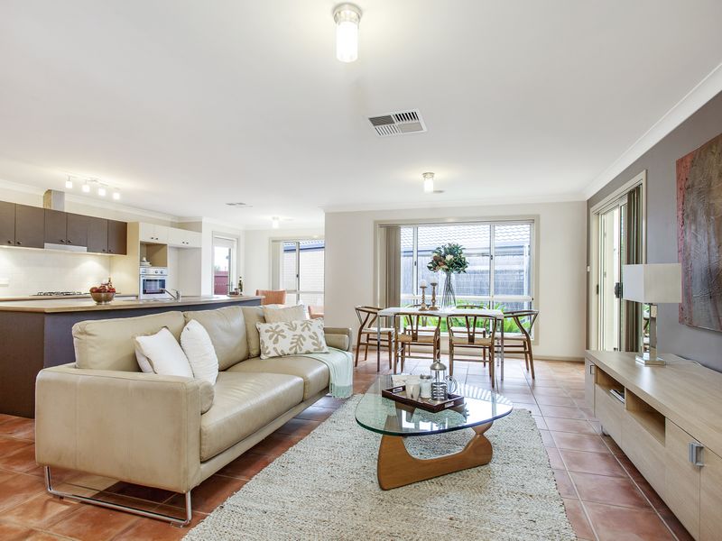 11 Lovely Close, Dunlop, ACT 2615