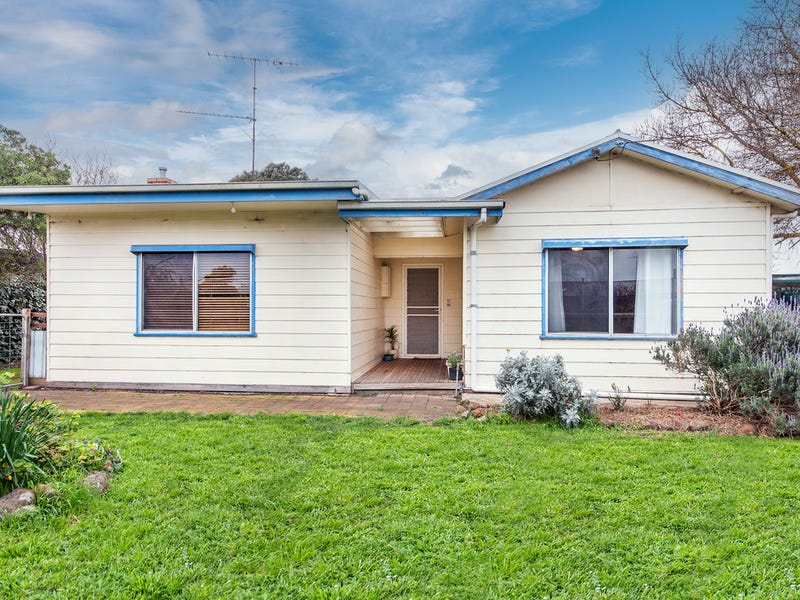 2 Walls Crescent, Hamilton, Vic 3300 House for Sale