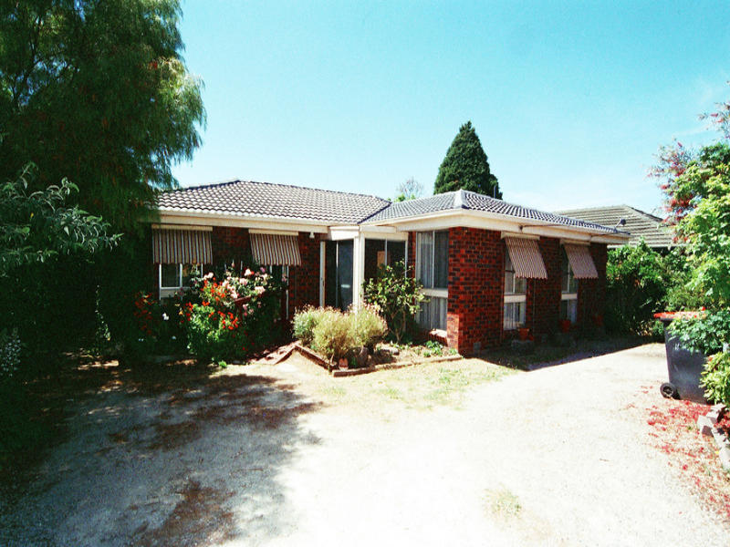 16 Grayson Drive, Scoresby, Vic 3179 Property Details