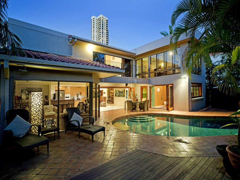 8 Neptune Court, Surfers Paradise, QLD 4217