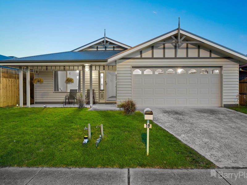 19 Goshawk Drive, Pakenham, VIC 3810